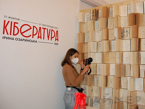 «Кибература»: одесситка превратила старые книги в арт-объекты 