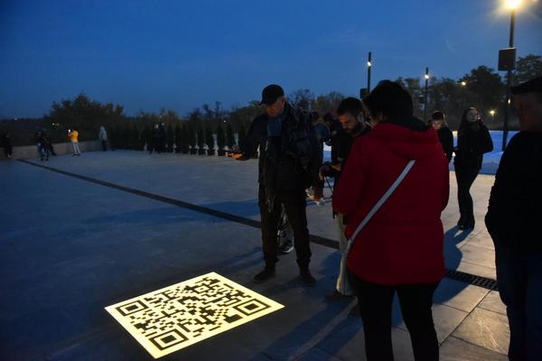 «Велике будівництво»: на оновленій Хортиці запрацювало унікальне лазерне шоу