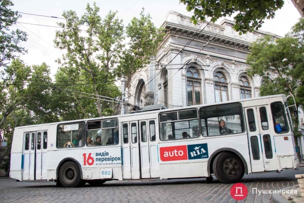 На выходных из-за ремонта теплосетей в центре Одессы не будет ездить троллейбус №2: вместо него пустят автобус