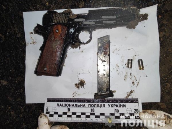 Конфлікт двох водіїв на дорозі скінчився розстрілом автомобіля: деталі інциденту на Кіровоградщині (фото)