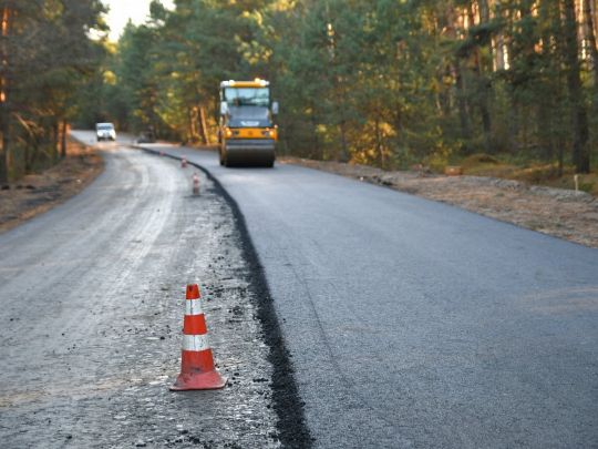 «Велике будівництво»: на Рівненщині до нового сезону зроблять дорогу до туристичної перлини — Білого озера