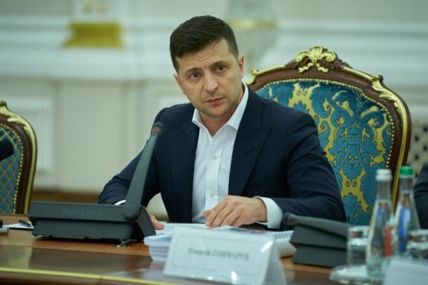 
                                                                        Закрыв два телеканала, Зеленский показал, что реальной оппозицией в Украине является Медведчук, а не Ахметов, – эксперт 
                                                                                                                                                                                                                    