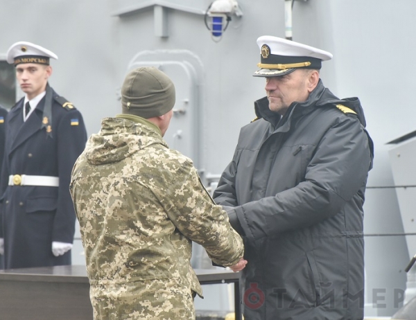 На одесском морвокзале показывают военную технику