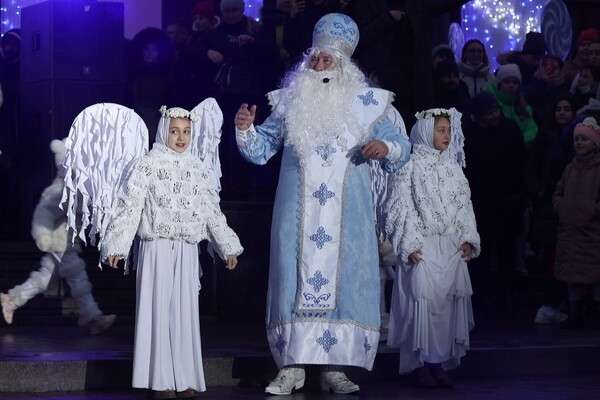 В Одессе открыли главную новогоднюю елку города