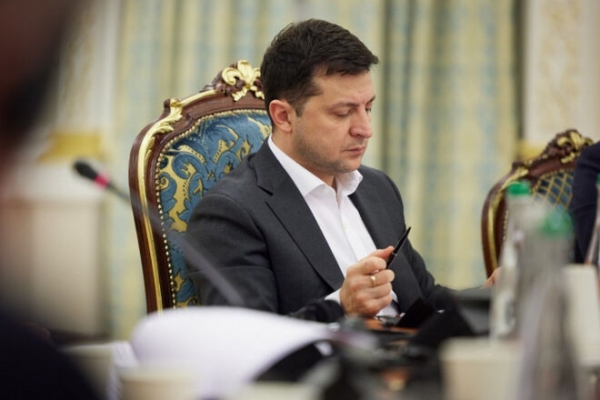 
                                                                        Сколько законов Зеленский "забыл" подписать за два года и вернуть в парламент
                                                                                                                                                                                                                    