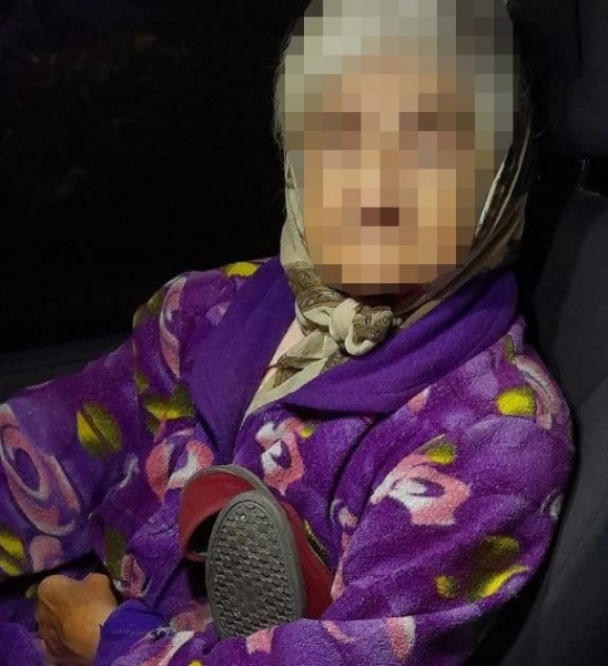 Одесские патрульные спасли от замерзания заблудившуюся пенсионерку