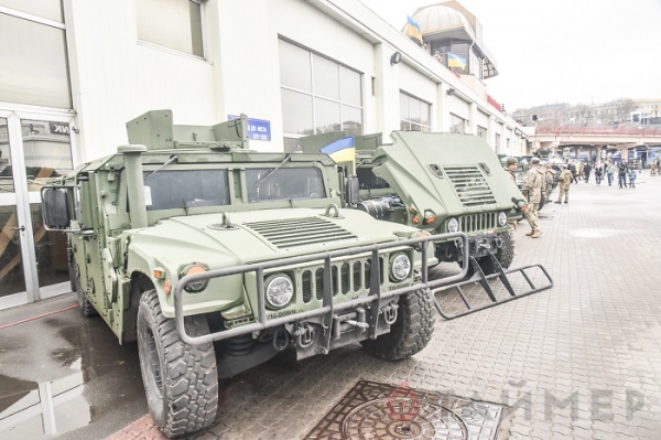 На одесском морвокзале показывают военную технику
