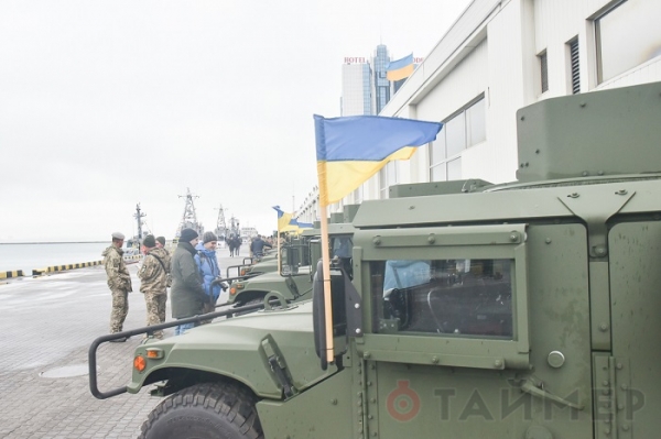 На одесском морвокзале показывают военную технику