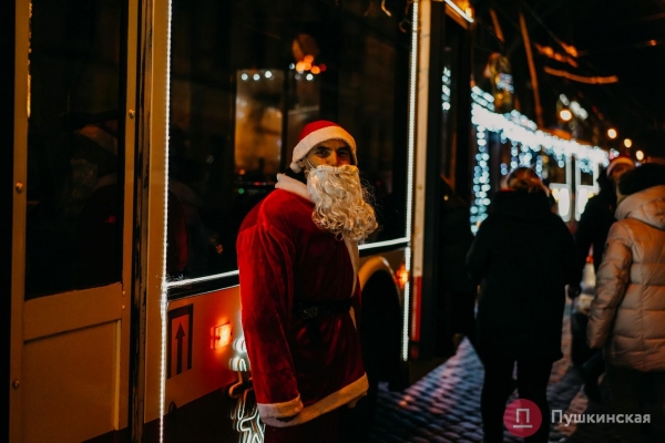 В Одессе прошел парад «одетых» по-новогоднему троллейбусов: как это было. Фото, видео