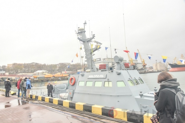 На одесском морвокзале показывают военную технику