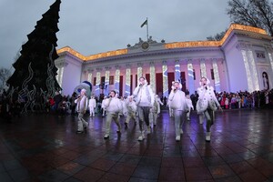 В Одессе открыли главную новогоднюю елку города