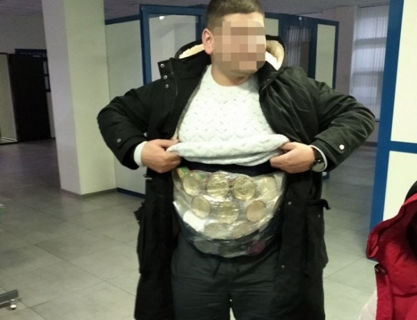 Хотели побаловать дедушку: у пассажиров автобуса Одесса — Кишинёв обнаружили «пояса гурманов»