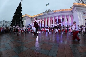 В Одессе открыли главную новогоднюю елку города