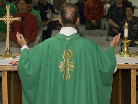 НАСА найняло команду священників для підготовки людей до контакту з інопланетянами