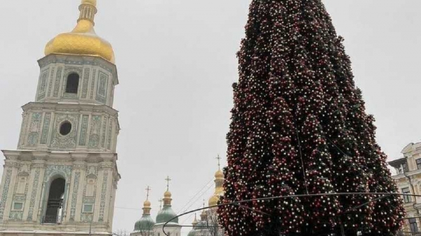 В Киеве раньше времени зажгут главную елку страны: как будут развлекать жителей города