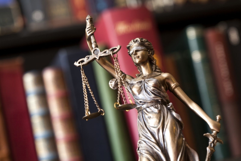З Днем адвокатури України: стильні привітання та листівки