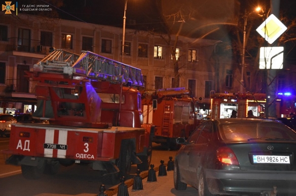 Одесские пожарные спасли от огня трёх животных
