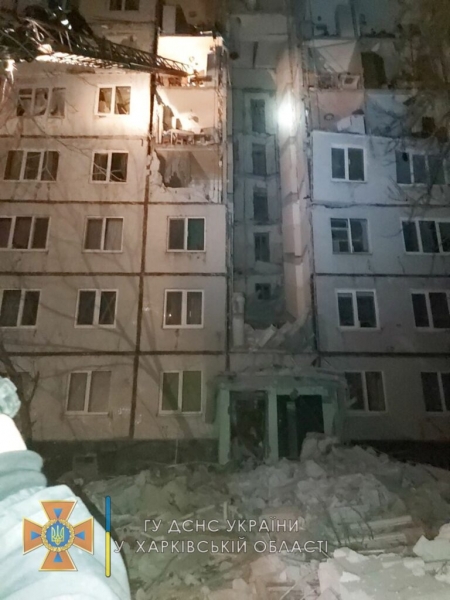 В Харькове снаряд разрушил несколько квартир в многоэтажке