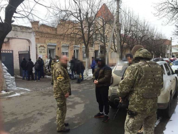 Двое одесситов зря потратили по 500 долларов, да ещё и могут сесть в тюрьму