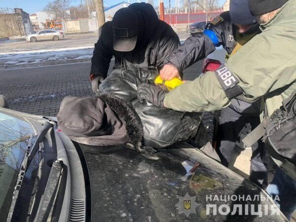 На заправке в Одессе задержали иностранца с гранатой, где он ее взял &mdash; объяснить не смог. Фото