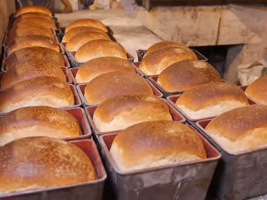 Буча оживає: у мережі показали випічку подового хліба на заквасці у звільненому місті (відео)