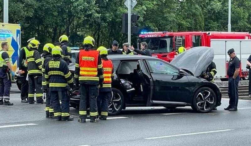 &laquo;Я&nbsp;думав, що&nbsp;це&nbsp;кінець&raquo;: в&nbsp;авто олімпійського чемпіона з&nbsp;хокею на&nbsp;швидкості врізався трамвай