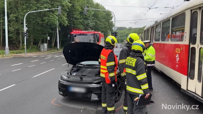 &laquo;Я&nbsp;думав, що&nbsp;це&nbsp;кінець&raquo;: в&nbsp;авто олімпійського чемпіона з&nbsp;хокею на&nbsp;швидкості врізався трамвай