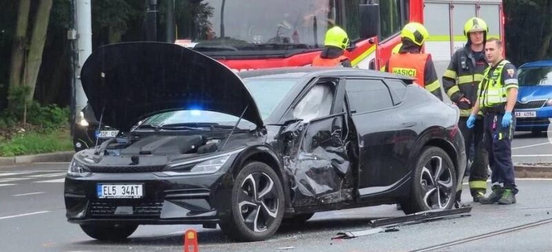 &laquo;Я&nbsp;думав, що&nbsp;це&nbsp;кінець&raquo;: в&nbsp;авто олімпійського чемпіона з&nbsp;хокею на&nbsp;швидкості врізався трамвай