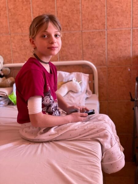 &laquo;Мамі та&nbsp;сестричці ампутували ноги&raquo;: 11-річний Ярослав доглядає за&nbsp;пораненими рідними після обстрілу вокзалу у&nbsp;Краматорську