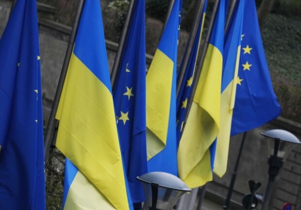 Украина официально получила статус кандидата на вступление в ЕС