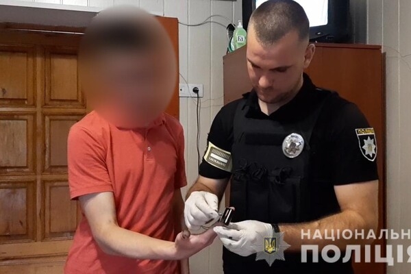 Из-за угрозы взрыва в Одессе эвакуировали полсотни человек: "минера" поймали