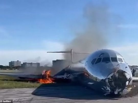 Літак зі 126 пасажирами на борту спалахнув після аварійної посадки в Маямі
