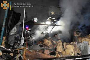 Одесские спасатели показали, как ликвидировали последствия ночного обстрела 