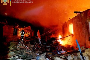 Одесские спасатели показали, как ликвидировали последствия ночного обстрела 