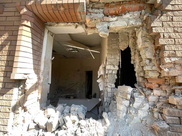 Окупанти зруйнували у Слов'янську базу Червоного Хреста, який займається евакуацією мирних жителів