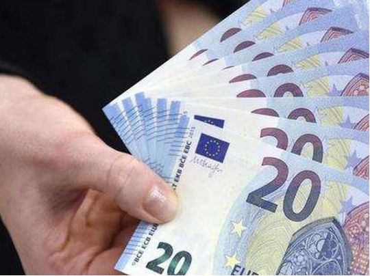 Сердечні посмішки та кожному по 400 євро щомісяця: Іспанія почала виплачувати грошову допомогу українцям