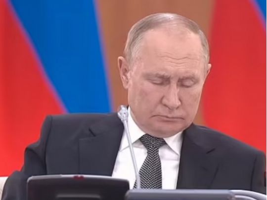 Старий розслабився: путін задрімав на&nbsp;нараді з&nbsp;чиновниками (відео)