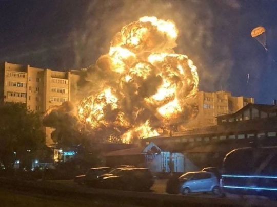 Падіння рашистського літака на житловий будинок у Єйську: у мережі з'явилося нове відео інциденту