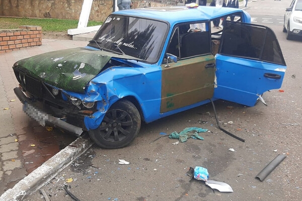 Под Одессой произошло ДТП с участием шести автомобилей: пострадали два человека, в том числе прохожая