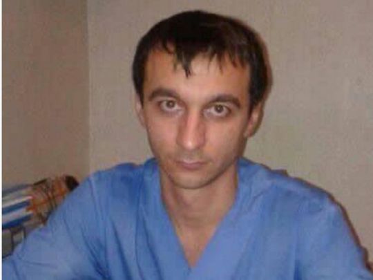«Допоміг з'явитися на світ сотням дітей, а зараз сам потребує допомоги»: у Запоріжжі рятують лікаря, який постраждав внаслідок обстрілу пологового будинку у Вільнянську