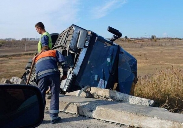 На трассе Одесса-Рени перевернулся рейсовый автобус: есть пострадавшие