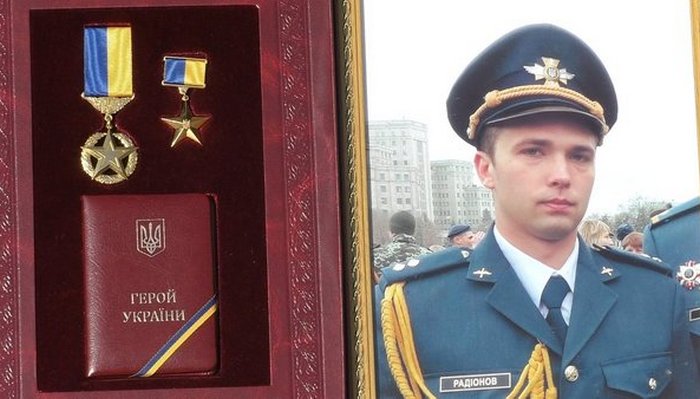 «Це він відвернув увагу повітряних російських бандитів»: у Василькові поховали льотчика, який посмертно став Героєм України