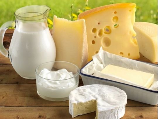 Справжні продукти чи підробки: як перевірити якість масла, сира та молока