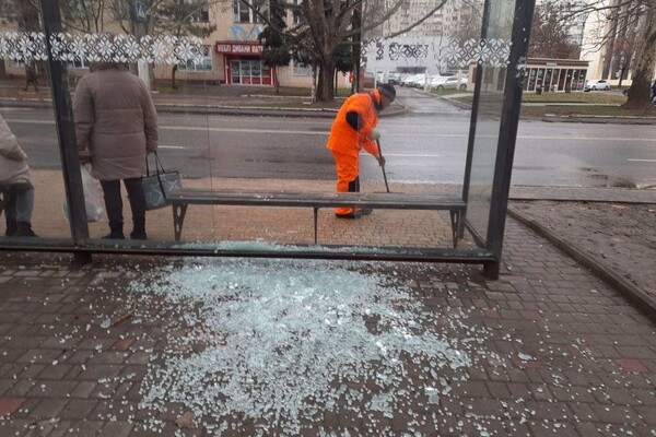 С начала года вандалы повредили 17 остановок в Одессе