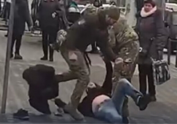 Военных, которые насильно задержали мужчину на Привозе, привлекли к ответственности 