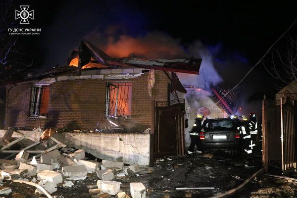 Пожежа у приватному будинку в Дніпрі: загинув чоловік, постраждала жінка