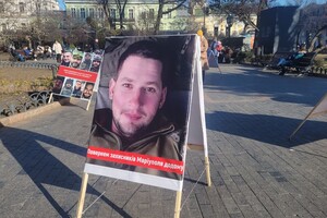 В Горсаду Одессы проходит акция в поддержку пленных защитников Мариуполя: фотоотчет