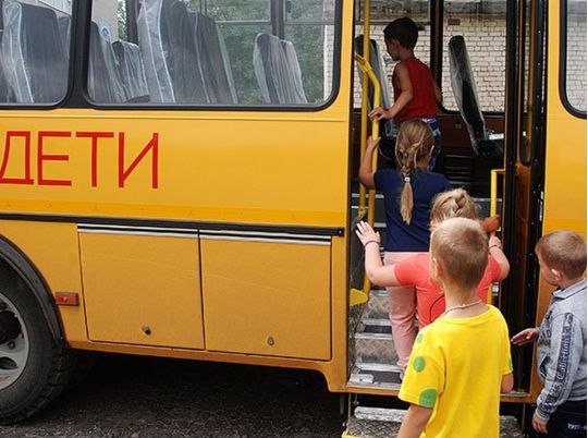 Допомогла окупантам вивезти з України понад тисячу дітей: СБУ повідомила про підозру колаборантці