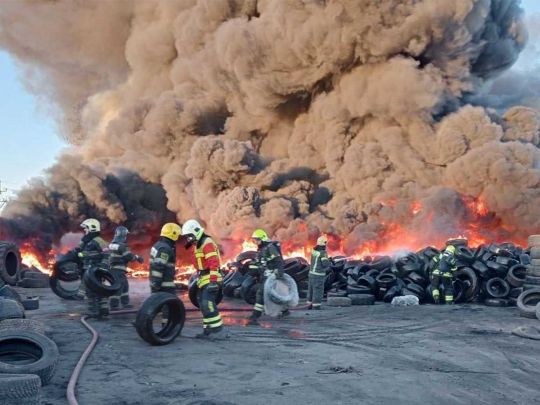 Потужна пожежа під москвою: горить цех з утилізації відходів