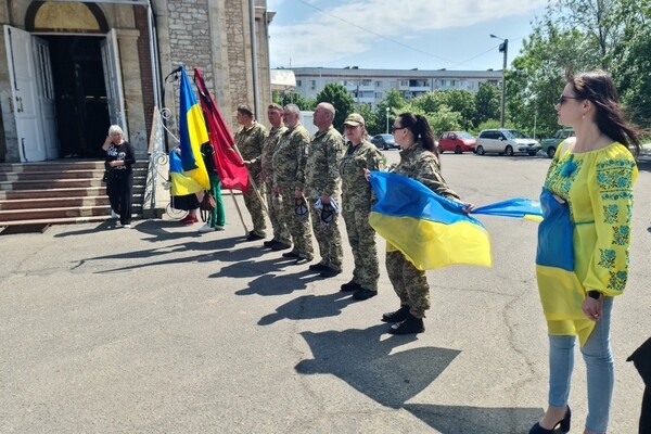 Защищал Украину под Бахмутом: в Одесской области простились с Героем-пограничником